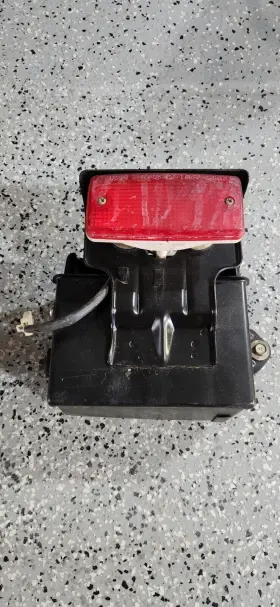 41540-35b00 Suzuki Lt230e Quadrunner Battery Box Holder And Rear Tail Light Assemlby