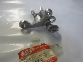 43520-44300 Suzuki Oem Nos Gs 450 T 1981 1982 Front Footrest Bar Left