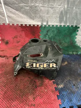 44271-38f10-ylg Suzuki 2007 Eiger 400 Lta400f 4x4 Auto Fuel Gas Tank Cover